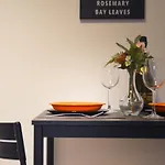 Manzoni 10 Apartament