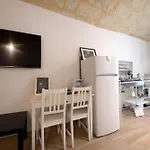 Bari Landlord 31- Old Town Apartment