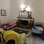 Very Central Apartment, By Shops, Bars, Restaurants