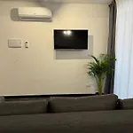 Black Room & Breakfast