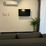 Black Room & Breakfast