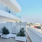 Villa Mediterranea Apartments - Seaview, Pool & Garden