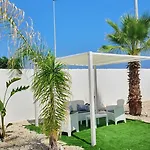 Villa Mediterranea Apartments - Seaview, Pool & Garden