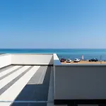 Lolita\'S Beachfront Loft By Wonderful Italy