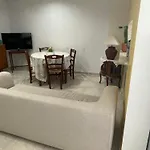 Hele L\'Angolo Di Elena