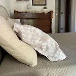 Hele L\'Angolo Di Elena