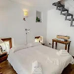 Il Rifugio Del Dottore 1 - Room And Upside Apartment In Bari Oldtown