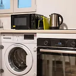 New Modern 2 Bedroom Apt Near Bari Policlinico