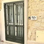 Bari Annette Room