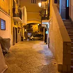 Bari Annette Room
