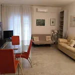 Pane & Pomodoro Beach Roomy Flat