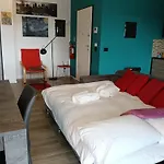 Kind Park - Sleek Apartment With Terrace & Parking
