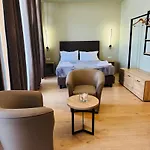 Manhattan Room & Suite