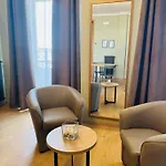 Manhattan Room & Suite