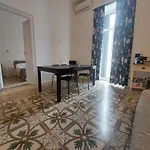 Bari Landlord 242 - Central Station Apartments