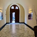 Best Stay-Theatre Suite Apartment