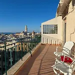 Tra Il Borgo Antico E Il Mare