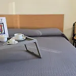 Tra Il Borgo Antico E Il Mare