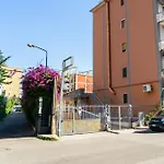 Lush Escape Suites - Hottube And Sauna