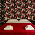 Lush Escape Suites - Hottube And Sauna