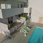 Villa Mediterranea Apartments - Seaview, Pool & Garden