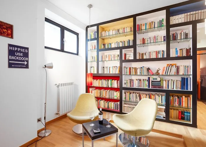 *Movies & Books* Stylish House With Jacuzzi