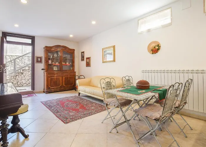 Stunning Apartment In Bari With 3 Bedrooms And Wifi