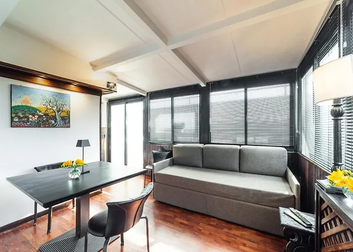 Mikka Studios: Luxury Apartment