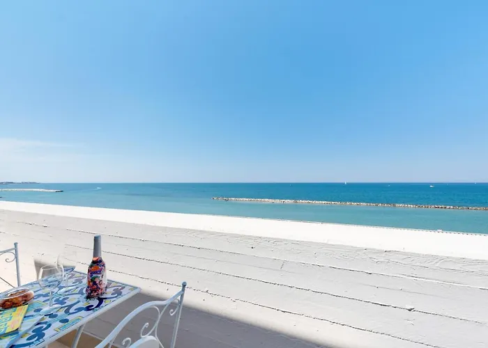 Waterfront Apartment With Seaview Balcony