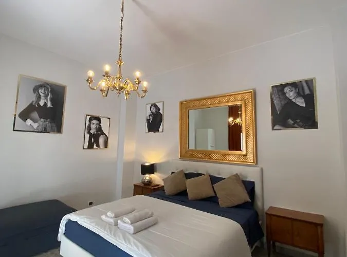 Casa Vacanze Cado Dalle Nubi 2 Ampie Stanze In Appartamento 4-6 Posti Letto 1 Bagno Privato E Balconi Ideale Per Famiglie E Gruppo Di Amici
