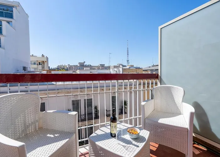Central & Elegant Loft - With Balcony