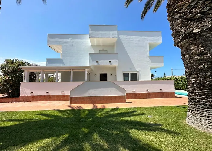Villa Antonia sul mare con piscina Torre a mare (Bari)