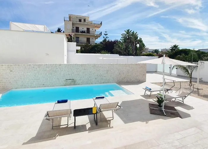 Villa Mediterranea Apartments - Seaview, Pool & Garden