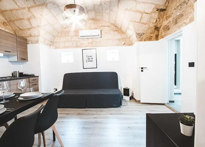 Sanavar Apartment