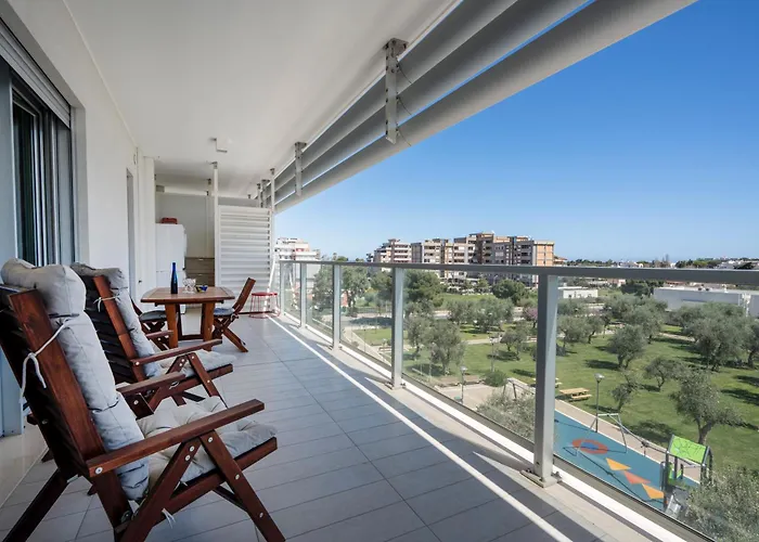 Kind Park - Sleek Apartment With Terrace & Parking