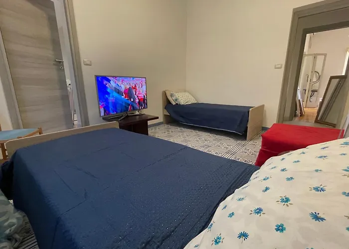 Hele L\'Angolo Di Elena
