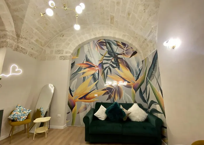 Quiet And Stylish - Bari City Center, Minutes To Station