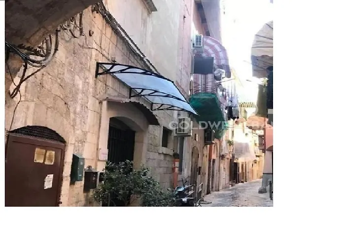 Al Vecchio Arco A Bari Vecchia