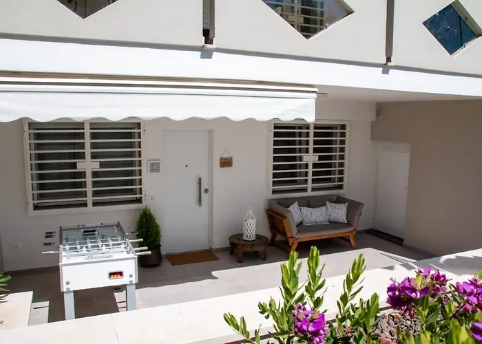 Eli\'S House