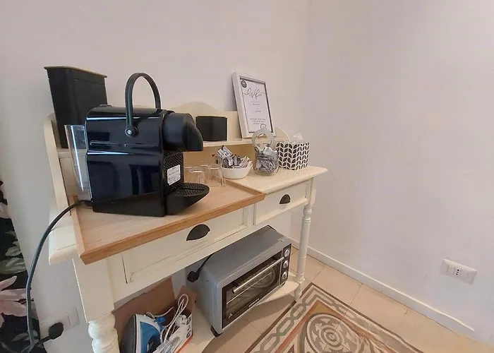 Bari Landlord 242 - Central Station Apartments