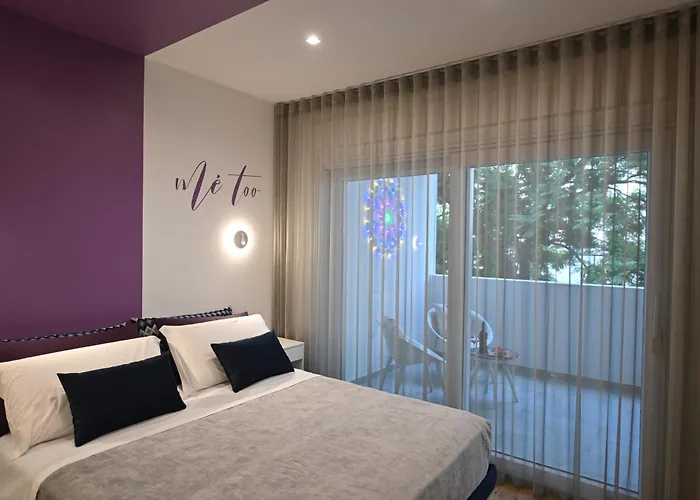 Me Too - Exclusive Apartments