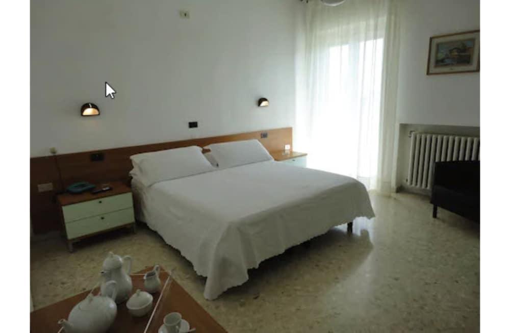 Riviera Hotel 3*