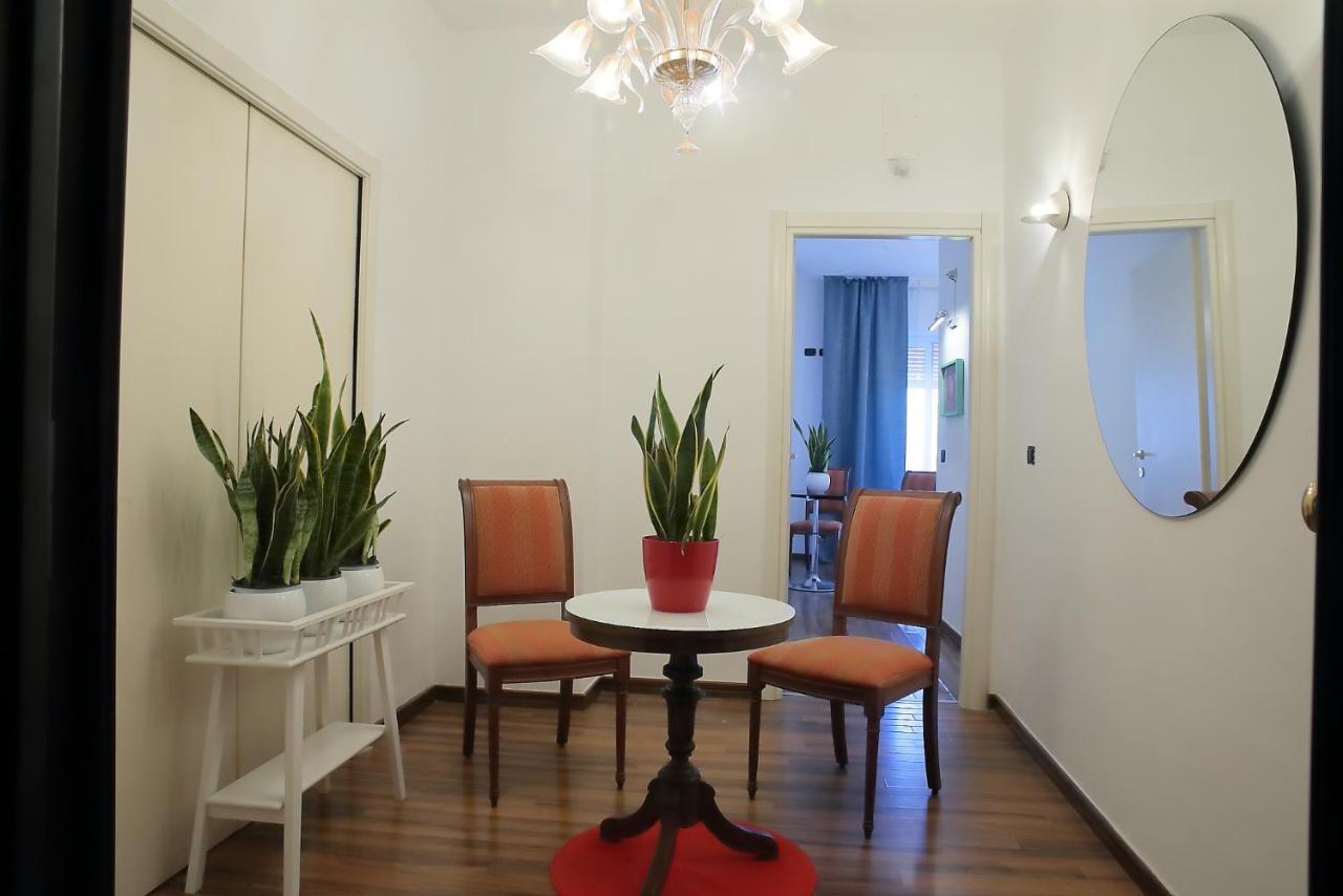 Savoia International_lt_bari Stazione