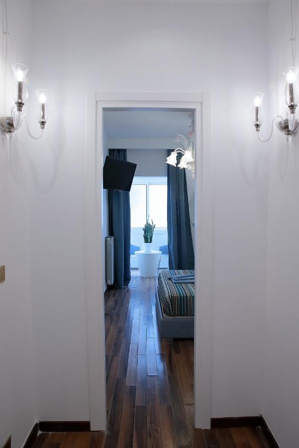 Savoia International_lt_bari Stazione *