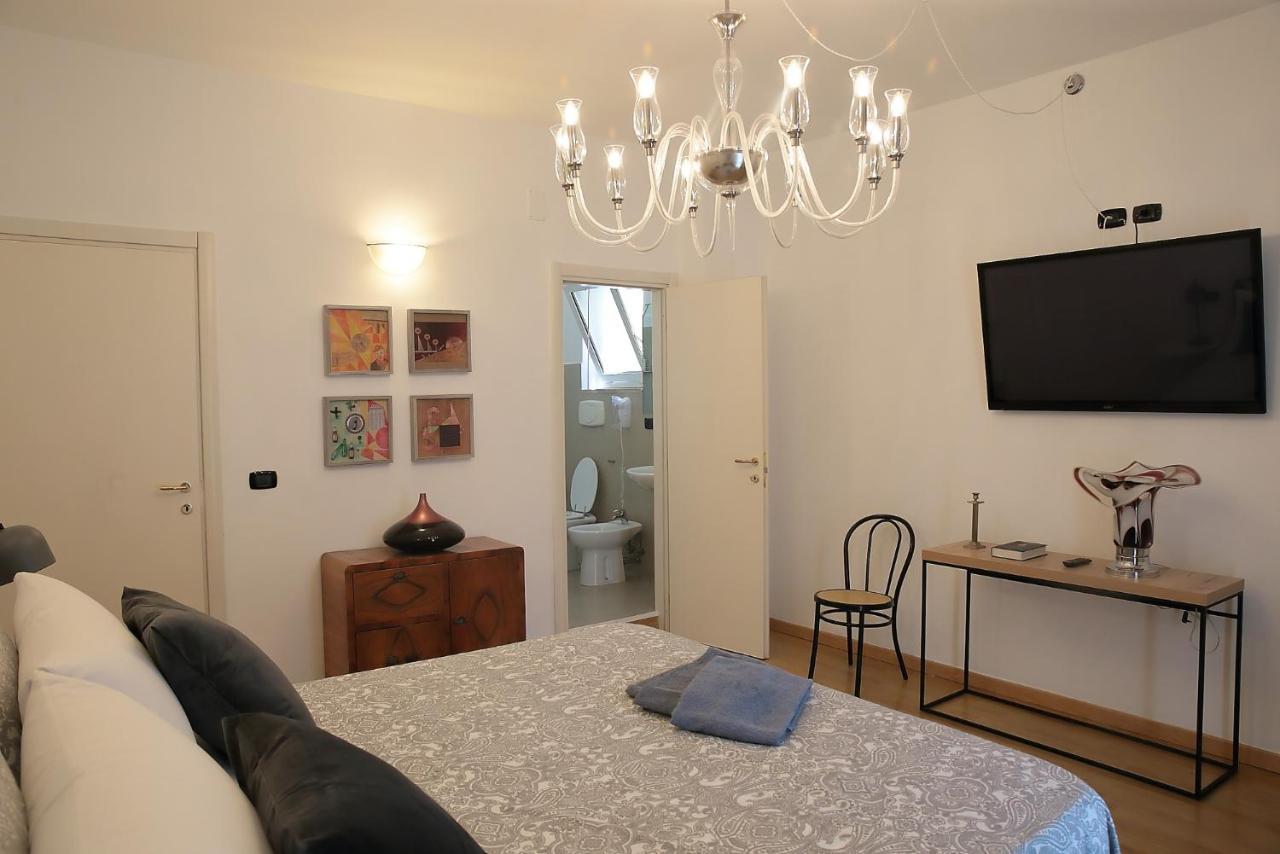 Savoia International_lt_bari Stazione