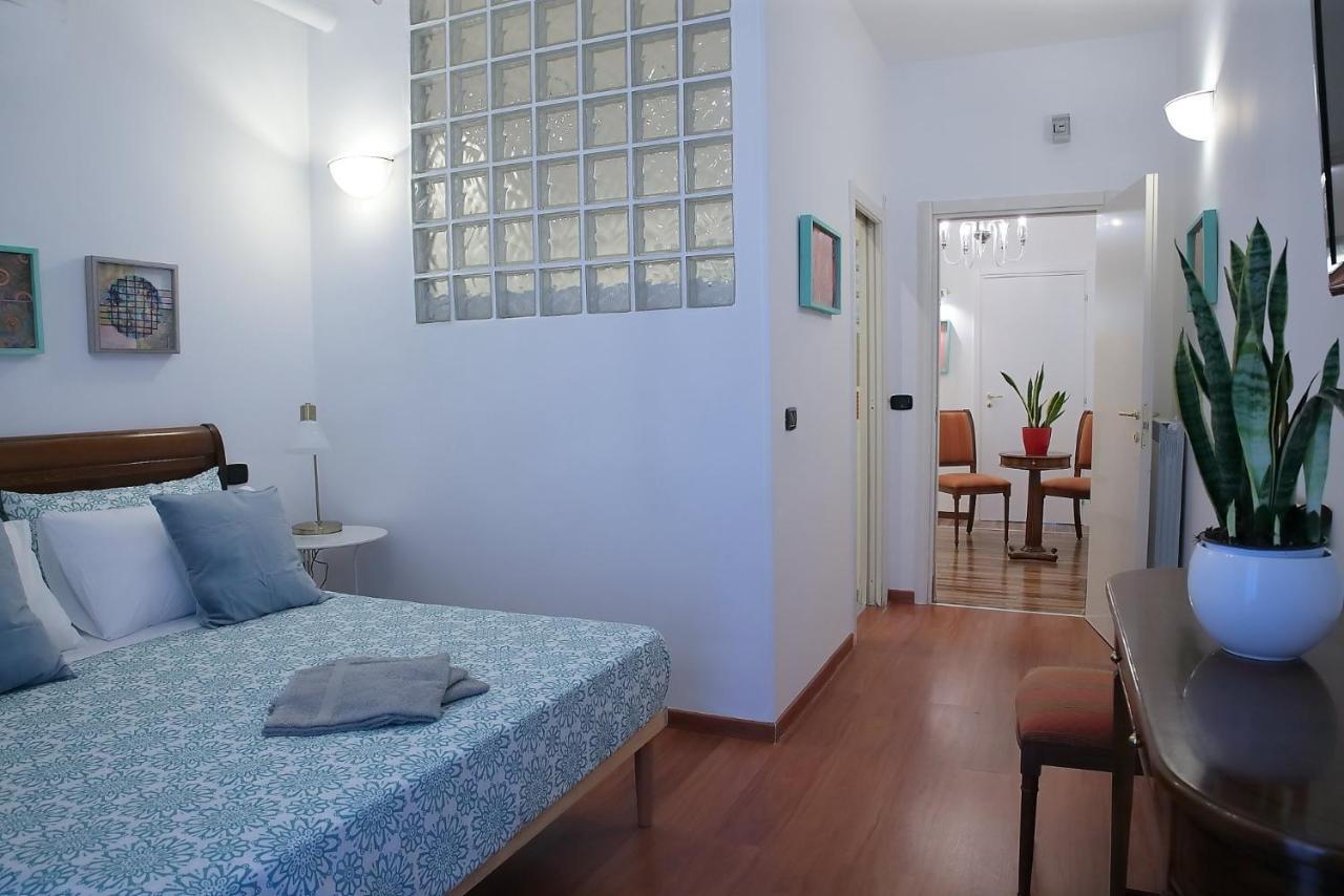 Savoia International_lt_bari Stazione Bari