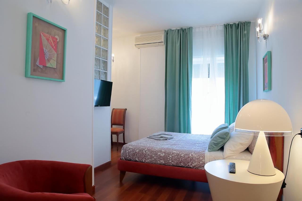 Savoia International_lt_bari Stazione Bari