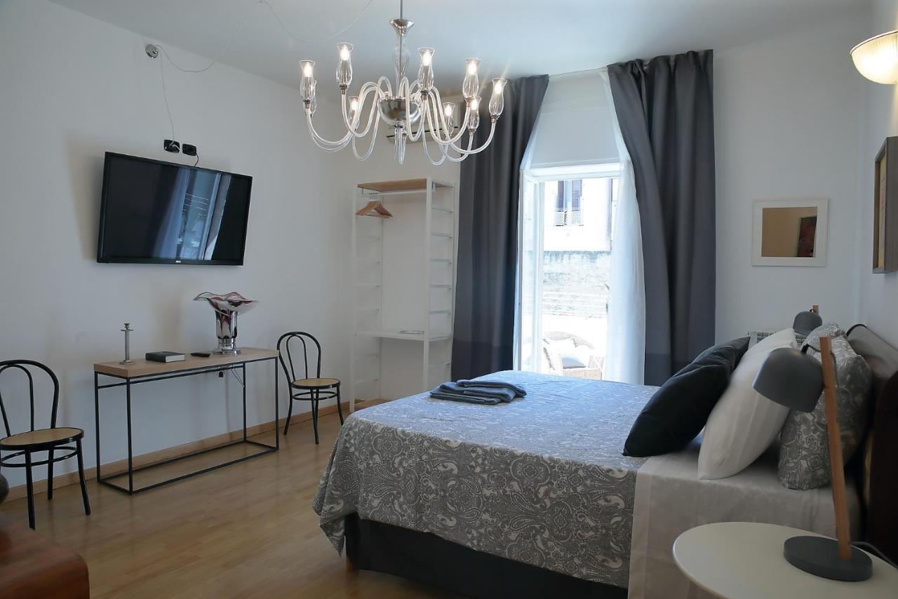 Savoia International_lt_bari Stazione