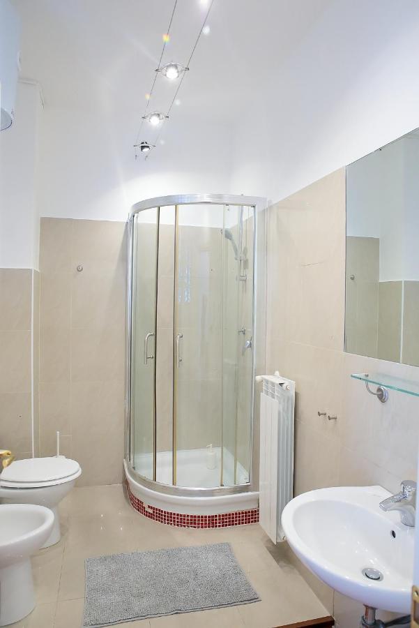 Savoia International_lt_bari Stazione Gasthuis Bari