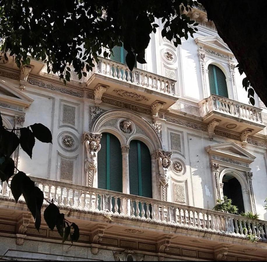 Acomodação com café da manhã  Le Suites Di Jo - Central Station Bari